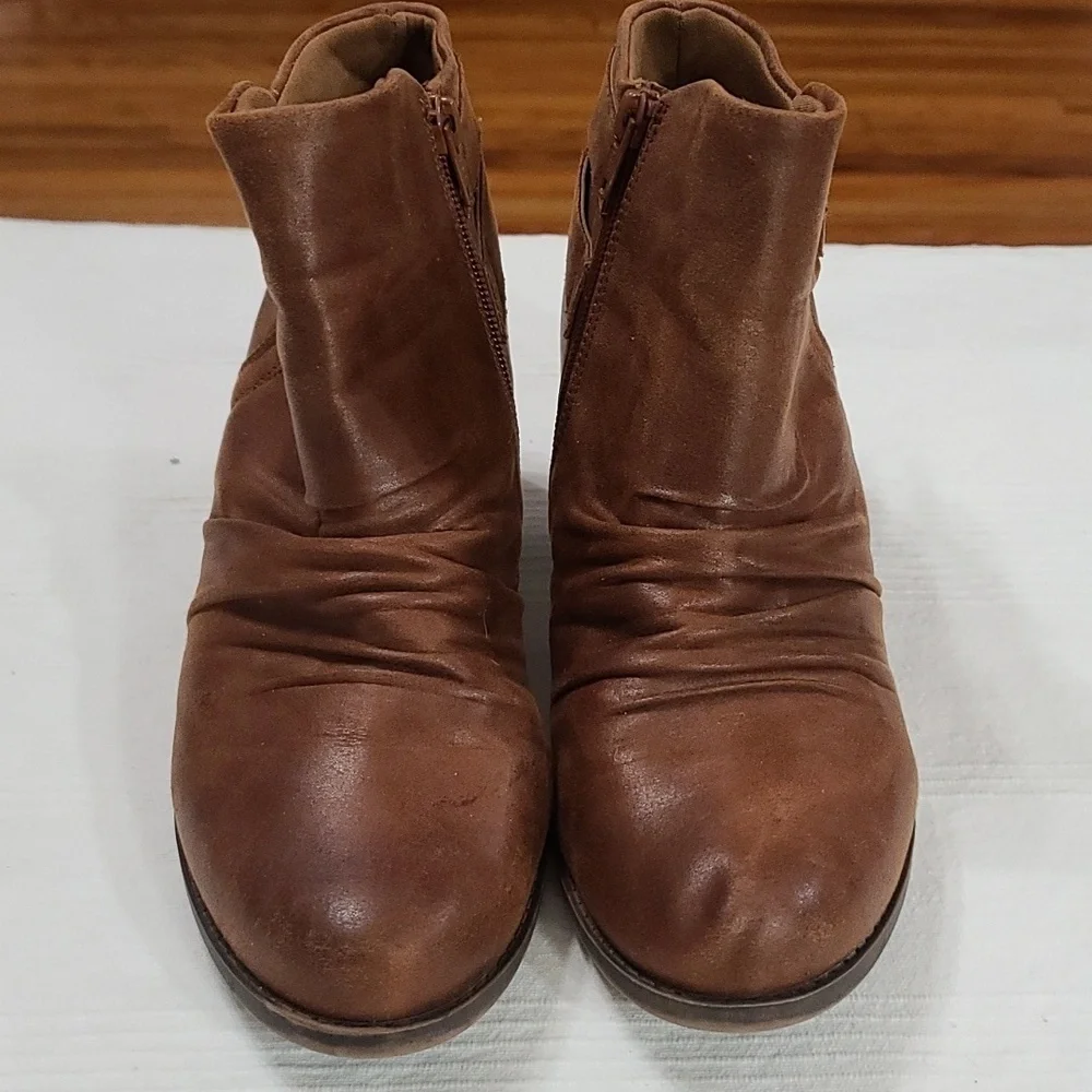 Wear Ever Womens Ankle Booties Brown Faux Lether Heeled Zips Buckles Sz 8.5 EUC‎
